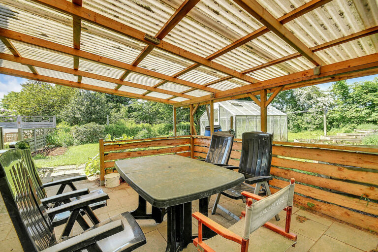 91be8299edc2440cb2ca15f17434047b_60900865_overdaekket_terrasse
